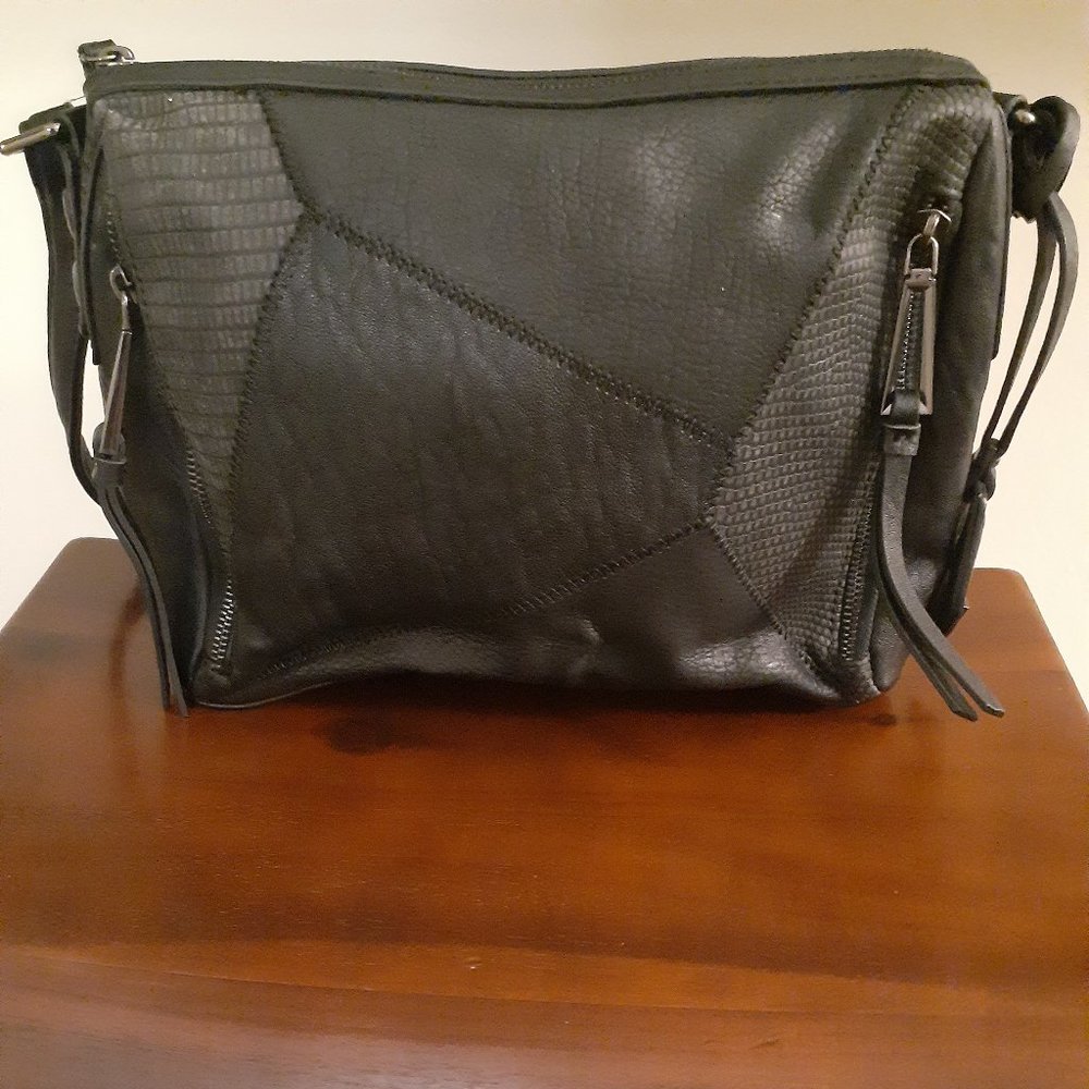 Jessica Simpson black hand bag